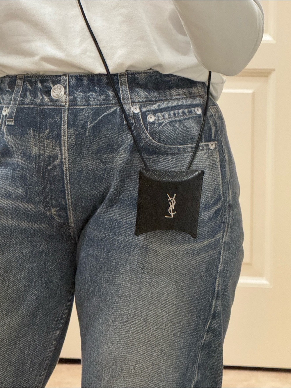 AUTHENTIC Saint Laurent Take-Away AirPods Case in Cassandre Leather